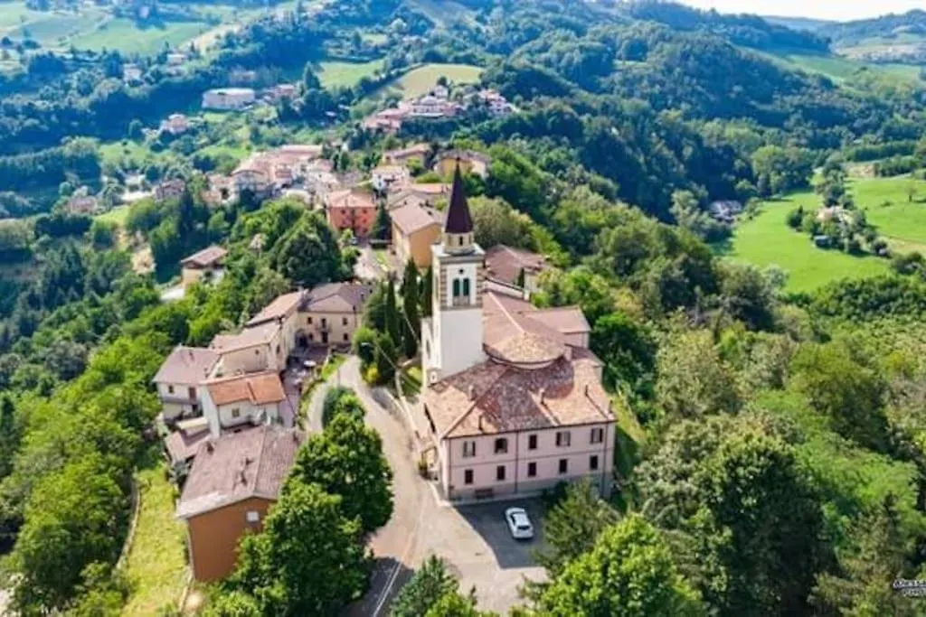 Guest House Pietracolora Italy